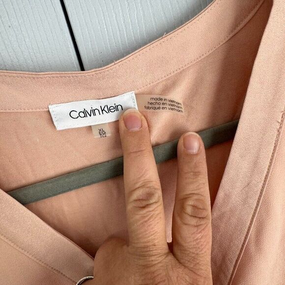 NWOT Calvin Klein XL Peach Roll Tab Short Sleeve V Neck Career Top - Picture 2 of 9